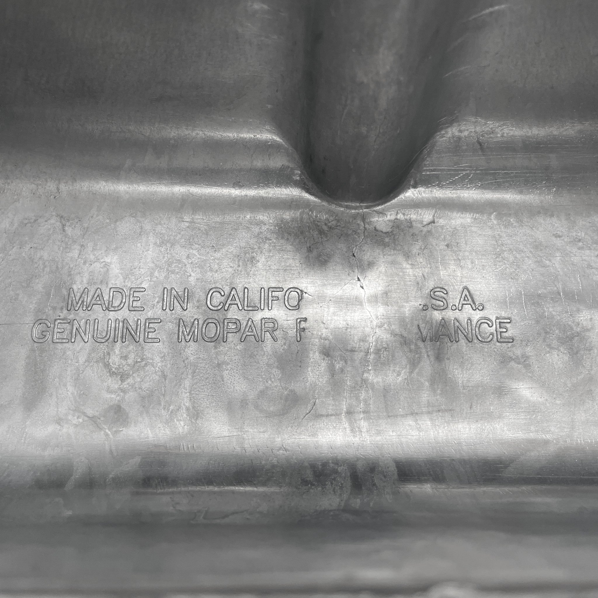 Mopar Performance 318, 340, 360 Valve Covers | Die Cast Aluminum - Mopar Performance Logo | Polished Finish