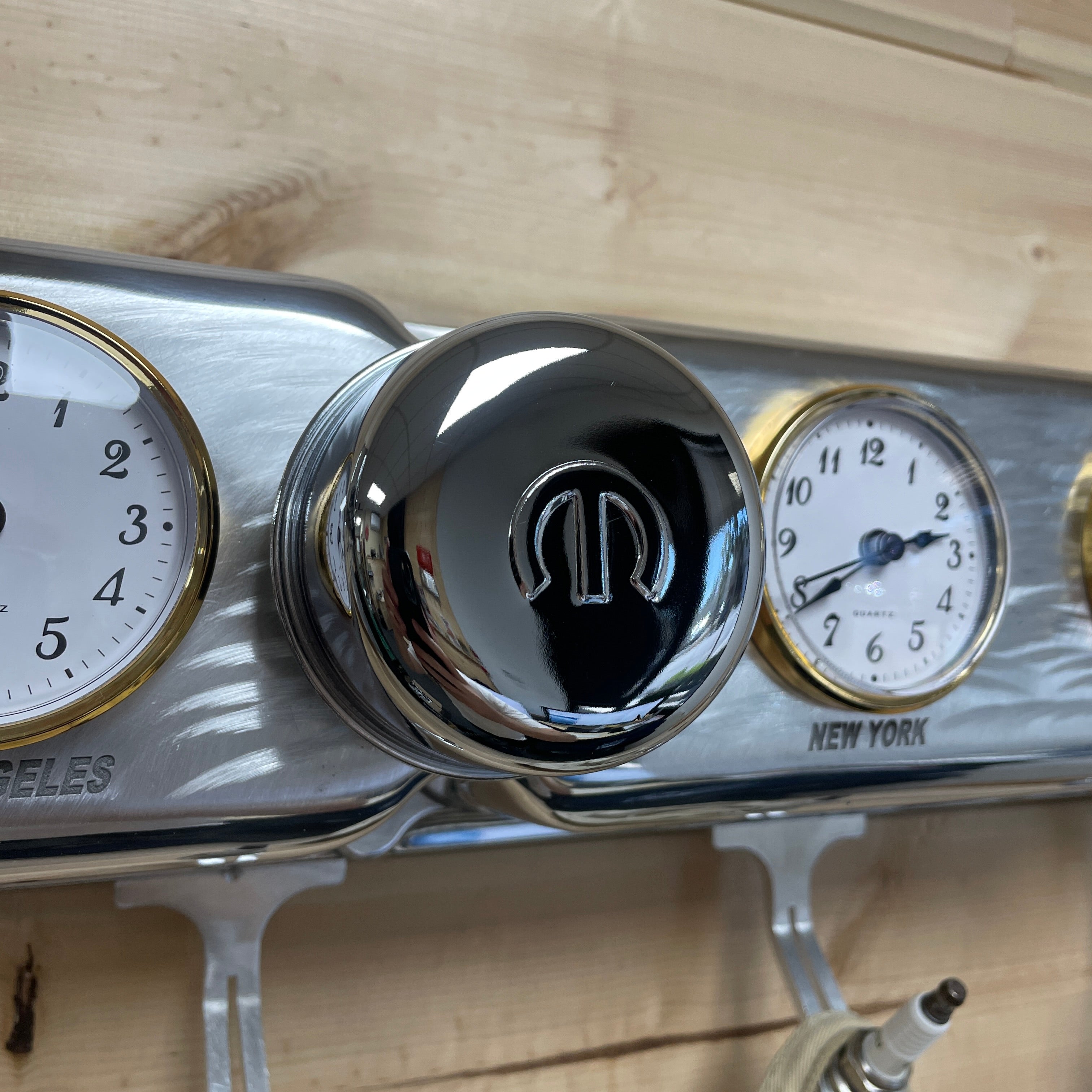 Mopar 383, 400, 440 Valve Cover Coat Rack | Die Cast Aluminum - 4-Zone Clock | Polished Aluminum