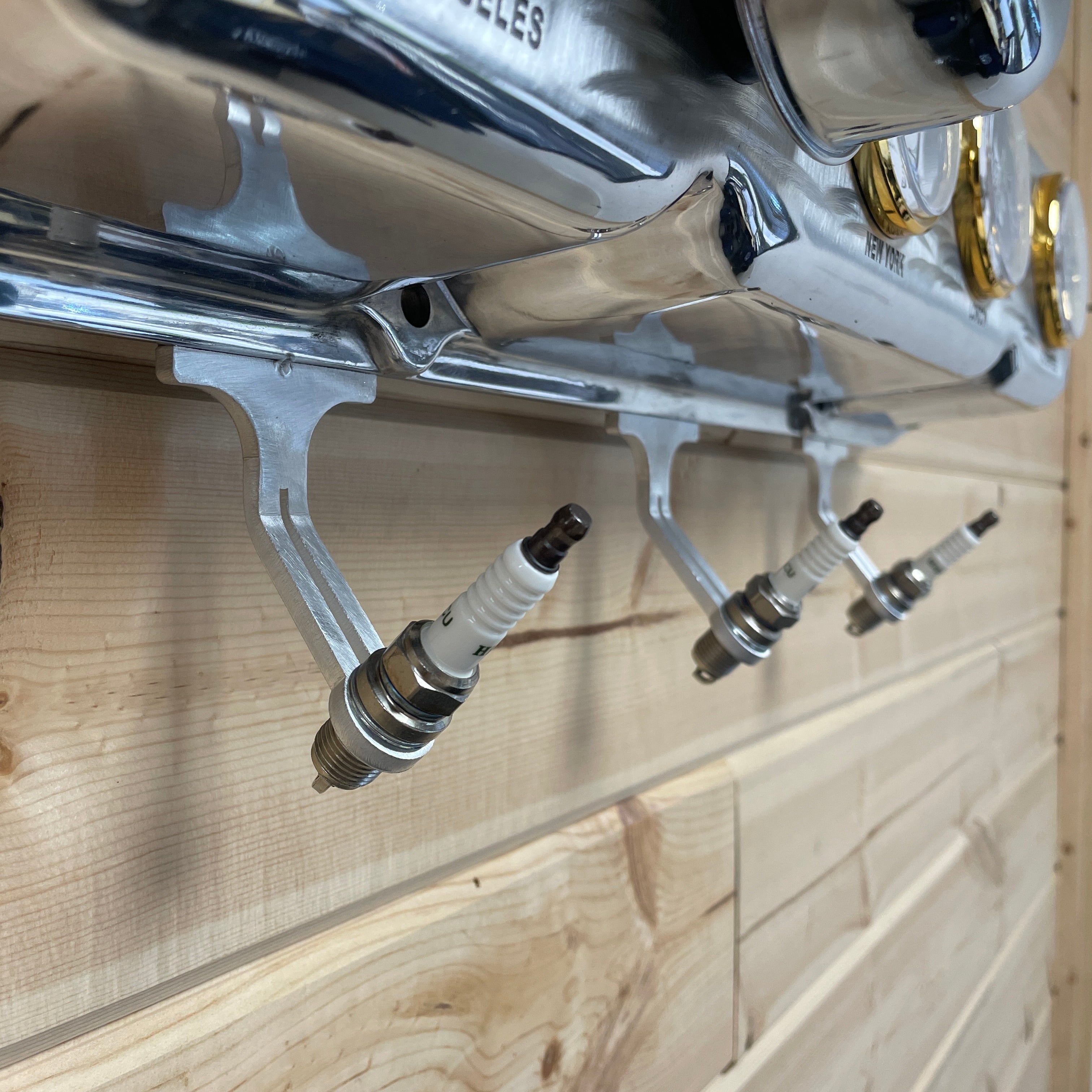 Mopar 383, 400, 440 Valve Cover Coat Rack | Die Cast Aluminum - 4-Zone Clock | Polished Aluminum